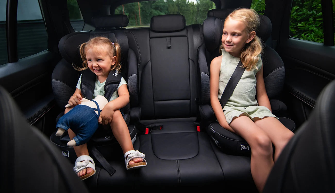Lionelo Levi One i‑Size Car Seat (Sporty Black)
