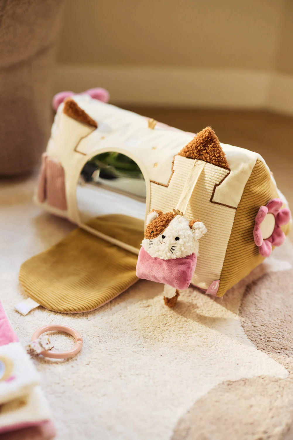 Lodra Trekëndëshe e Butë – Zanat e Luleve