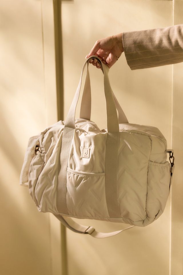 Çantë elegante për pelena – praktike, e butë dhe në ngjyrën e ngrohtë